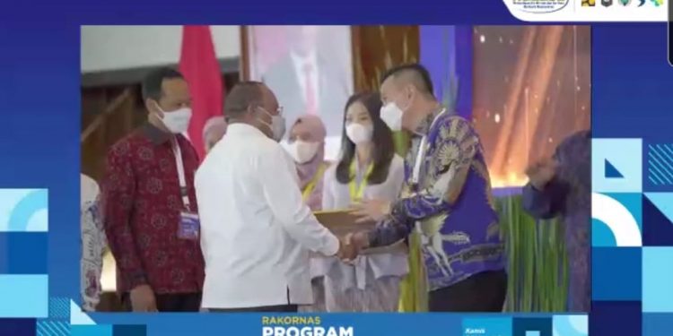 Pamsimas Award 2021, Kaimana Terima Piagam dan Program Tambahan dari Menteri PUPR