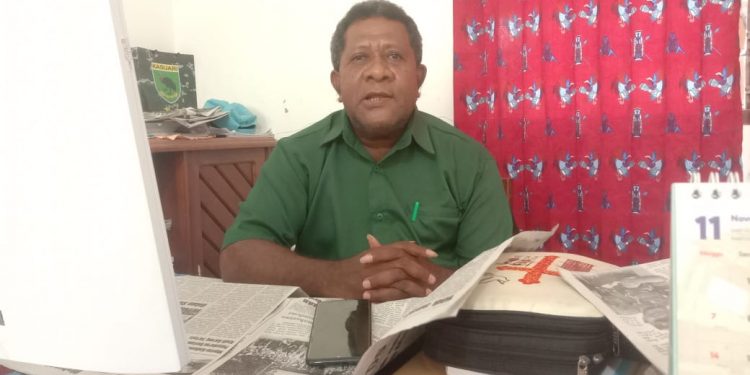 Terharu, Kapolsek Oransbari Mengenang Jasa Guru