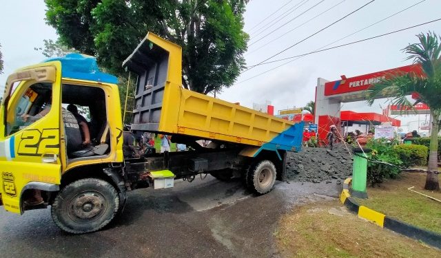 Kembali Tuntut Bayar Tanah, Pemilik Hak Ulayat Blok Pintu Masuk Fuel Pertamina dengan Tanah Timbunan