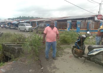 Warga Pemilik Hak Ulayat Palang Jalan Masuk Pasar Wosi