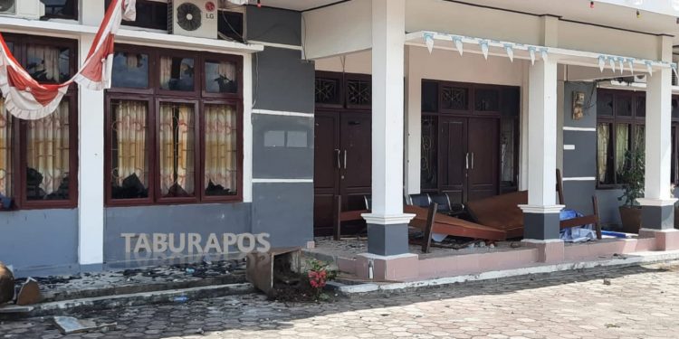Ricuh Diduga Akibat Vaksinasi, Akses Transportasi Lintas Mansel Lumpuh