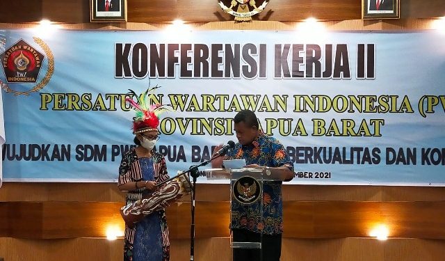 PWI Papua Barat Gelar Konferja II Tahun 2021, Gubernur: Tingkatkan SDM Bantu Pemerintah Perangi Hoaks