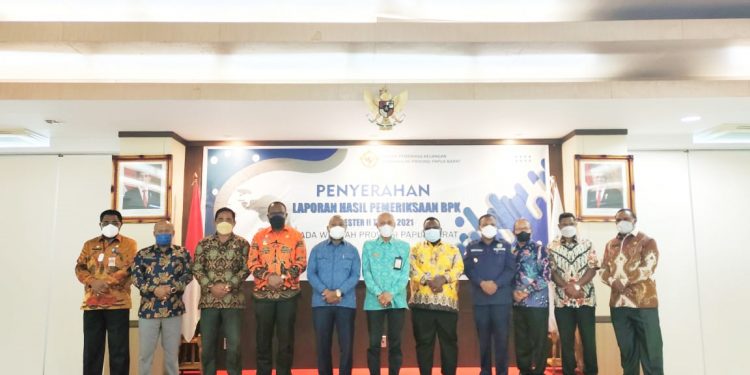 BPK RI Serahkan LHP Keuangan 7 Kabupaten Kota di Papua Barat