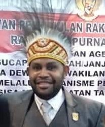 Cartenz Malibela Bantu Dana Operasional LMA dan Dewan Adat