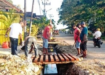 Pada Musim Hujan, Selokan-Selokan Di Bintuni Pada Tergenang Air Dan Cukup Merepotkan Pihak Dinas PUPR