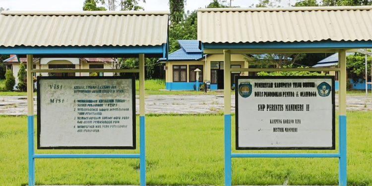 Guru SMP Perintis Manimeri II Korano Jaya Pertanyakan Status Sekolah