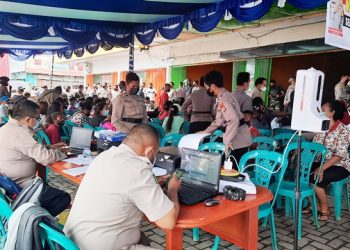 Ratusan Warga Mendatangi Lokasi Vaksinasi Covid-19