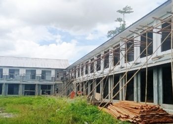 Pekerjaan Asrama P2TIM Teluk Bintuni Sudah Tahap Plafon dan Pengecatan Dinding