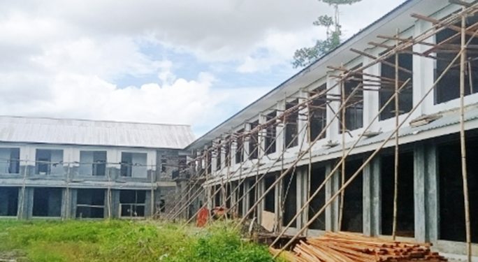 Pekerjaan Asrama P2TIM Teluk Bintuni Sudah Tahap Plafon dan Pengecatan Dinding