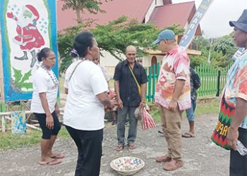 Matador Salurkan Bantuan 20 Perahu Dayung, 3 Motor Viar, 3 Mesin Parut Kelapa Bagi Warga Arowi & Warga Wamesa