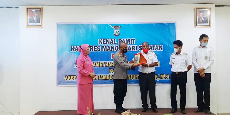 Kenal Pamit Kapolres Mansel, Bupati Waran Kisahkan Kepemimpinan Slamet Haryono