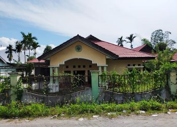 Pemilik Hak Ulayat Palang Pintu Gerbang Kantor DPRD Manokwari