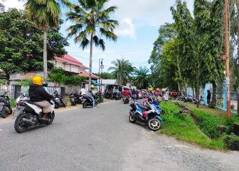 Ratusan Warga Datangi Kantor Distrik Manokwari Barat, Jalan Masuk Diblokade 