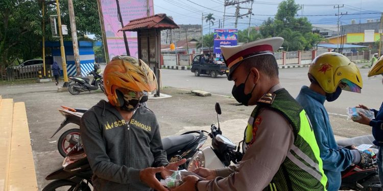 Kamis Berbagi, Satlantas Polres Manokwari sasar Pejasa Ojek di Makalow