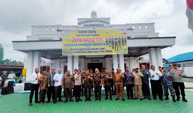 Tiga Bupati Menjadi Saksi Jajaran Kejari Manokwari Menuju Zona Bebas Korupsi dan Bersih Melayani