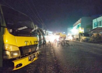 Ketua DPRPB Soroti ‘Mengularnya’ Antrian Kendaraan Pengisian Solar di Dua SPBU Pada Malam Hari