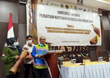 Buka Konferda V PWI Sorong Raya, Lambert Jitmau Akui Peran Besar Jurnalis dalam Pembangunan