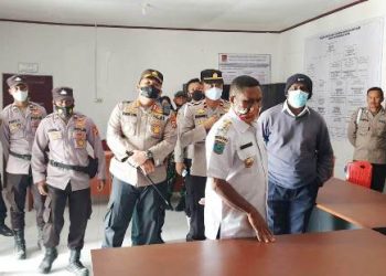 Kapolres Manokwari dan Bupati Tinjau Gedung Kantor Polres Pegaf