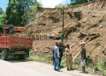 Hindari Bahaya Longsor, Kadis Bintuni Minta Pengusaha Hentikan Galian Di Pinggir Bukit