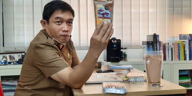 Denny Hidayat Akui Nikmatnya Coklat Ransiki