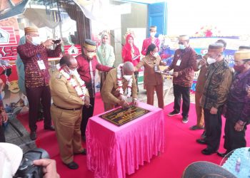 Resmikan Sekretariat KKSS Kota Sorong, Gubernur : Harus Menjadi Wadah Pembinaan dan Pengembangan