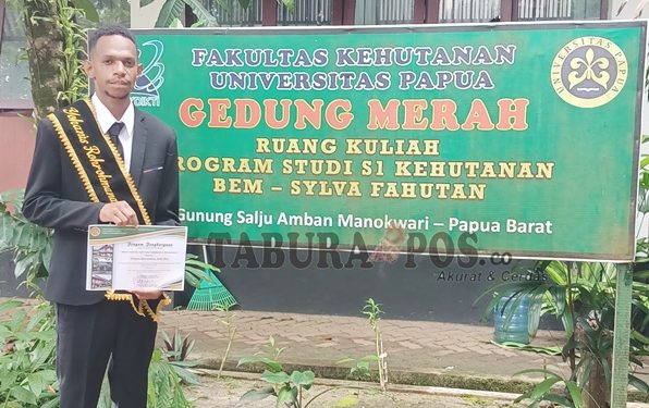 Sempat Tidak Yakin Masuk Fahutan, Yohanis Rohrohmana Berhasil Lulus dengan Predikat Cum Laude