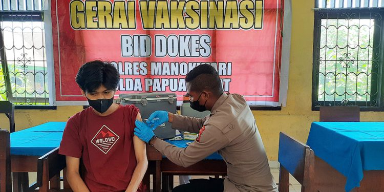 Polres Manokwari Membuka 7 Gerai Vaksinasi Covid-19