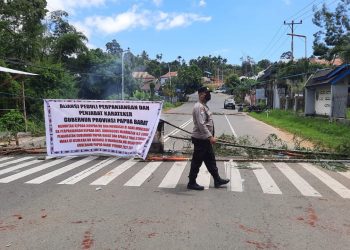 Minta Jabatan Dominggus Mandacan Diperpanjang sebagai Penjabat Gubernur, Aliansi Pendukung Blokade Jalan