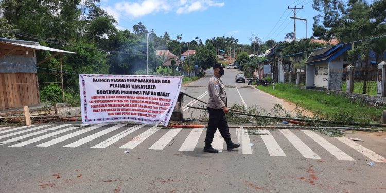 Minta Jabatan Dominggus Mandacan Diperpanjang sebagai Penjabat Gubernur, Aliansi Pendukung Blokade Jalan