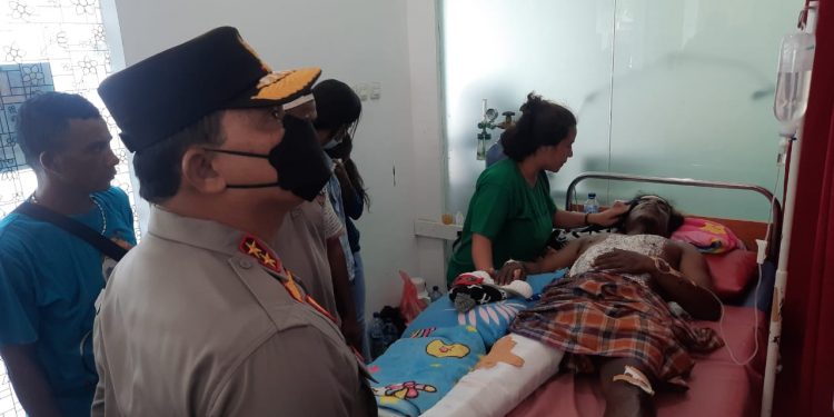 Kapolda Kunjungi Korban Kecelakaan Maut di KM 10 Warmare