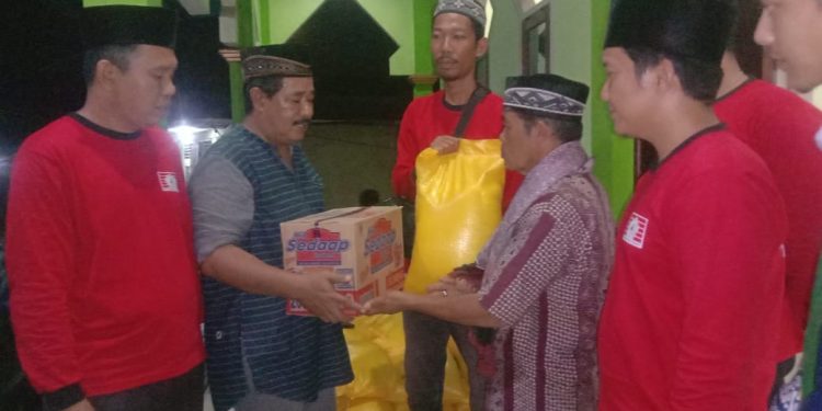 Tiba di Ransiki, Tim Safari Ramadhan KKSS Papua Barat Salurkan Paket Sembako