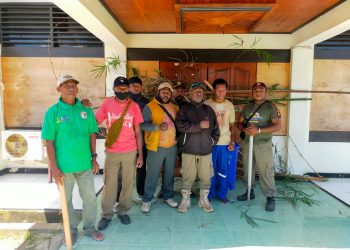 Sejumlah Tenaga Kontrak Satpol PP Manokwari Palang Kantor BKPP