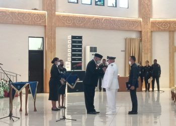 Engelberthus Kocu Resmi Menjadi Penjabat Bupati Tambrauw