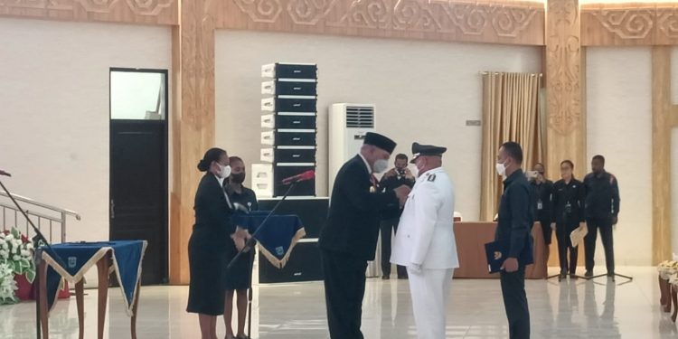 Engelberthus Kocu Resmi Menjadi Penjabat Bupati Tambrauw