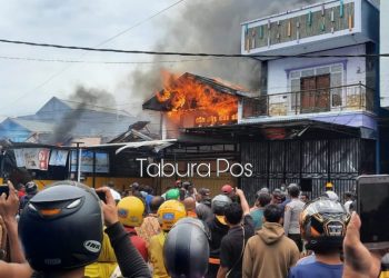 Dua Bangunan di Borasi Manokwari Terbakar
