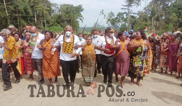 Pentingkan Rakyat, Dominggus Mandacan Tidak Hadiri Pelantikan Penjabat Gubernur