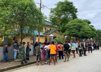 Kesal Menunggu, Orang Tua Murid Palang Pintu SMA Negeri 2 Manokwari