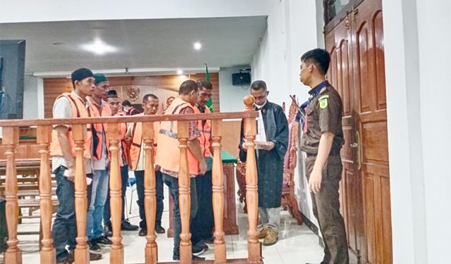 Enam Penambang Emas Tradisional Tanpa Modal Ditangkap Dalam Perjalanan Pulang