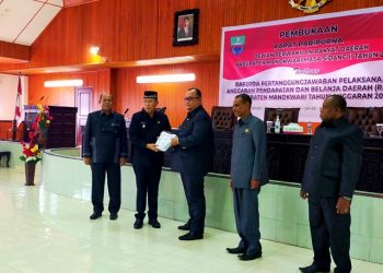 Wakil Bupati Paparkan LKPD 2021 kepada DPRD Manokwari