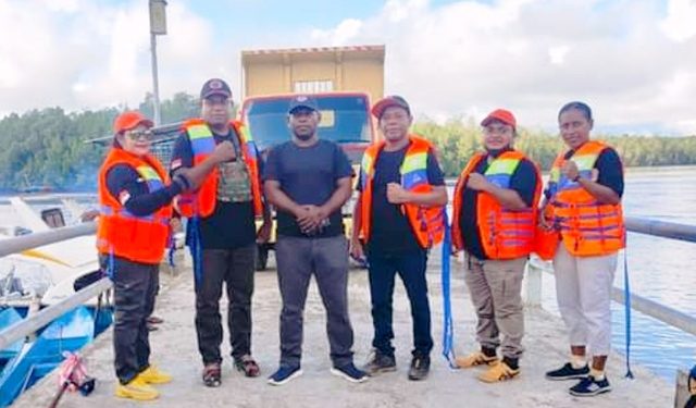 Penyaluran Bantuan Sembako ke Distrik Yakora Sempat Terhalang Dua Ekor Buaya