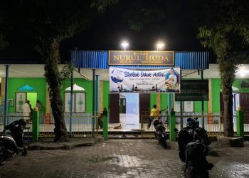 2 Remaja Terekam CCTV Curi Kotak Amal di Masjid Nurul Huda, Reremi
