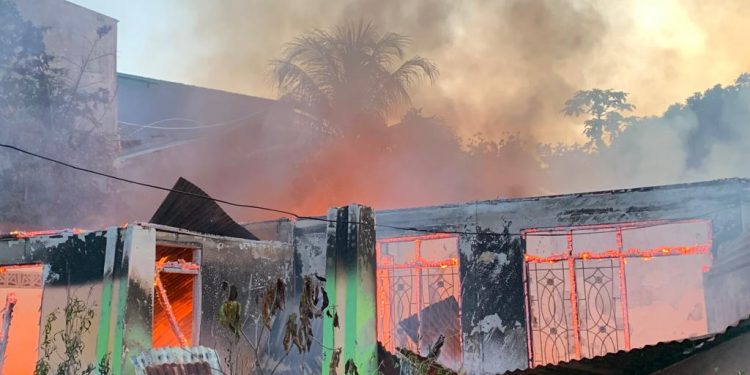 Ditinggal Berdoa, Sebuah Rumah di Jl. Pasir Wosi Manokwari Terbakar