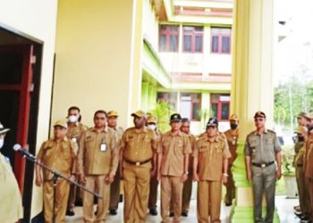 Wabup Teluk Bintuni Minta Setiap OPD Bekerja Sesuai SOP