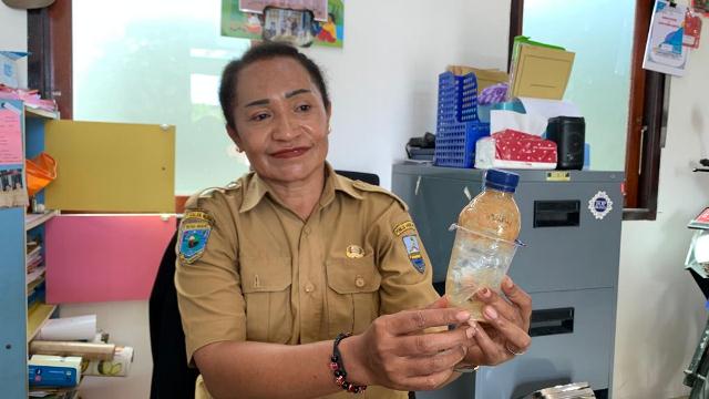 Beberapa Kios Diduga Jual Lem Aibon untuk Anak-anak