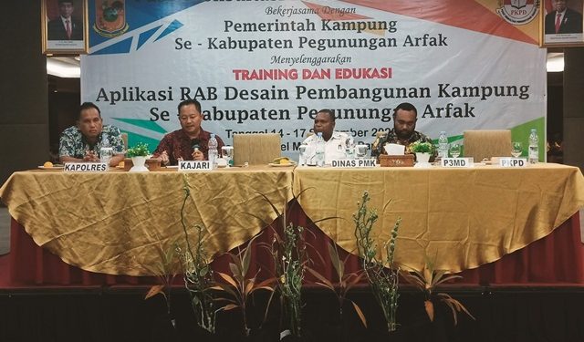 Aparat Kampung se-Kabupaten Pegaf Dibekali Penggunaan Aplikasi Desain Pembangunan Kampung
