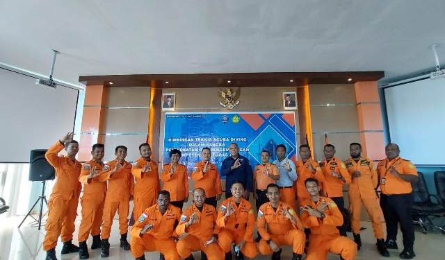 40 Personel SAR Manokwari Dapat Pembekalan Scuba Diving