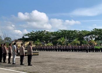 Hati-hati, Gunakan Ponsel Saat Berkendara dan Berboncengan Lebih Dari 1 Orang Bisa Ditilang