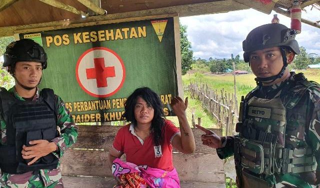 Perempuan Korban Penyerangan KKB Diselamatkan ke Pos TNI