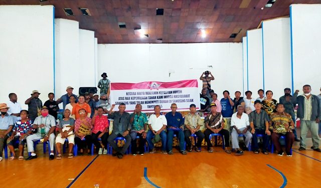 Rumahnya Kena Patok, Warga Sanggeng Bereaksi dengan Palang Jalan