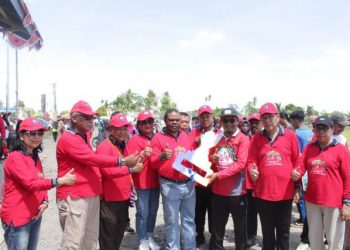 Pemda Manokwari Salurkan Bantuan Bagi Kelompok Tani dan Lembaga Keagamaan di Warparmasi